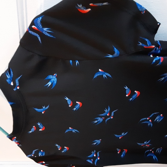 Stretch Top Small/Med Bird Pattern Black Red Blue LoveJ Short Sleeve Cute - Picture 6 of 8